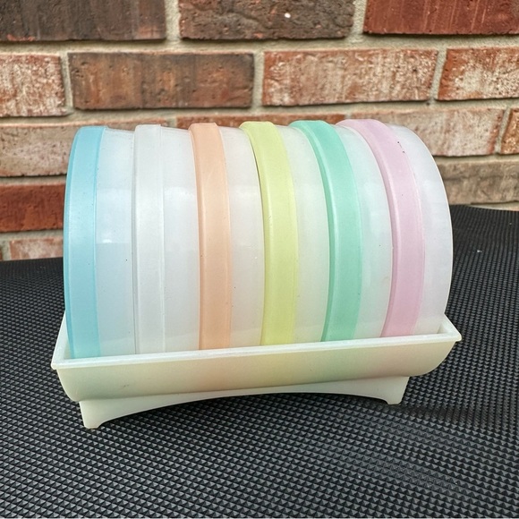 Tupperware Pastel Wagon Wheel Coaster Set with Holder Tray Set of 6 ~ No. 567 - Picture 2 of 6